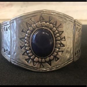 CHICO’s Silver Blue Stone stretch bracelet.